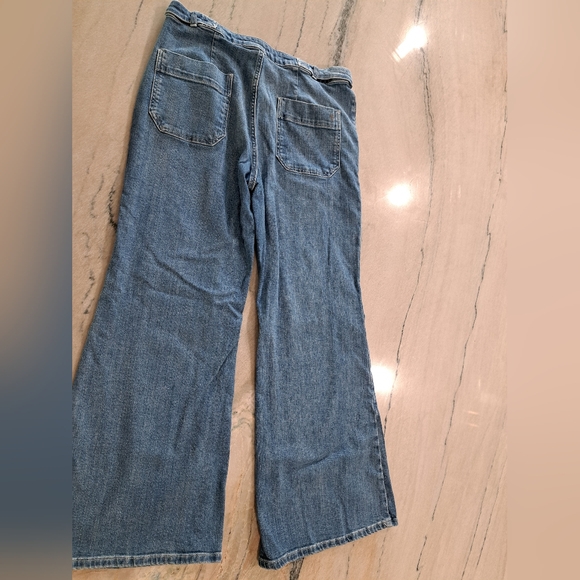 Pilcro Tower Flare Mid Rise Jeans - Picture 6 of 7